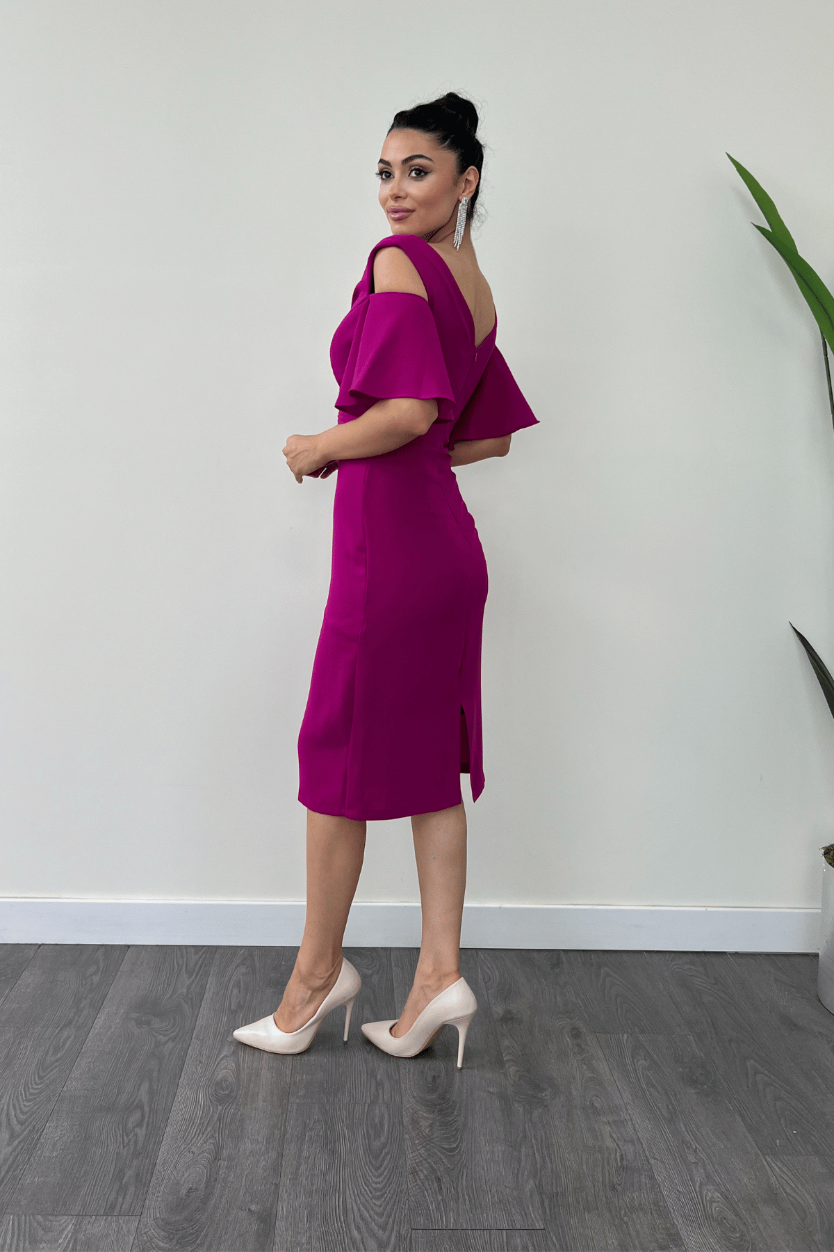 Krep Kumaş Büzgü Detaylı Kalem Elbise - FUŞYA