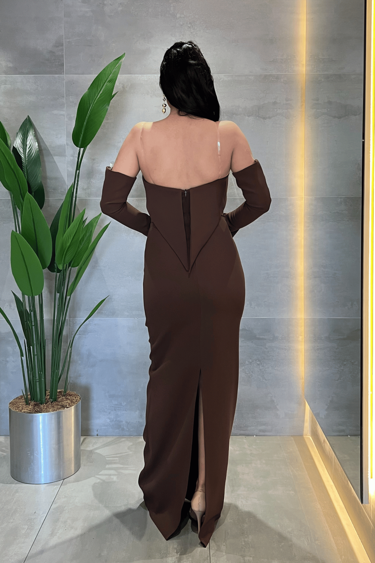 Atlas Kumaş Straplez Eldiven Detaylı Elbise - KAHVERENGİ