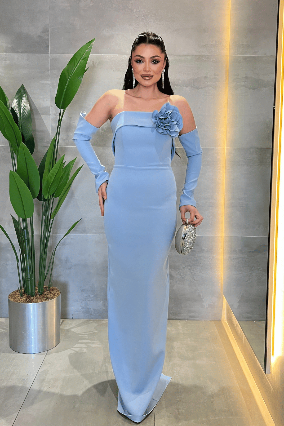 Atlas Kumaş Straplez Eldiven Detaylı Elbise - BEBE MAVİSİ