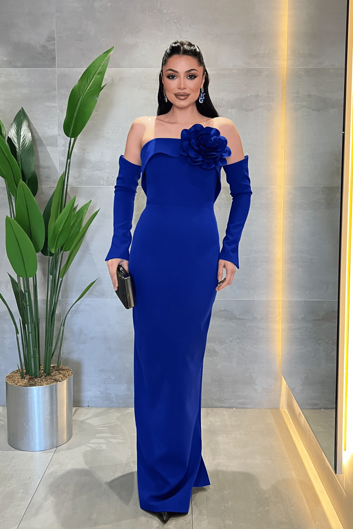 Atlas Kumaş Straplez Eldiven Detaylı Elbise - SAKS MAVİ