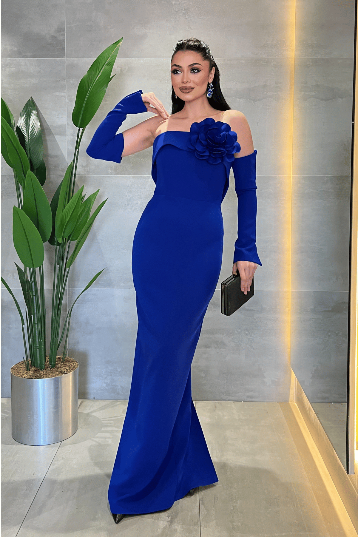 Atlas Kumaş Straplez Eldiven Detaylı Elbise - SAKS MAVİ