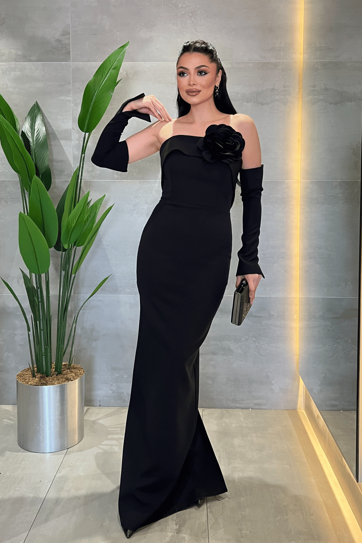 Atlas Kumaş Straplez Eldiven Detaylı Elbise - SİYAH