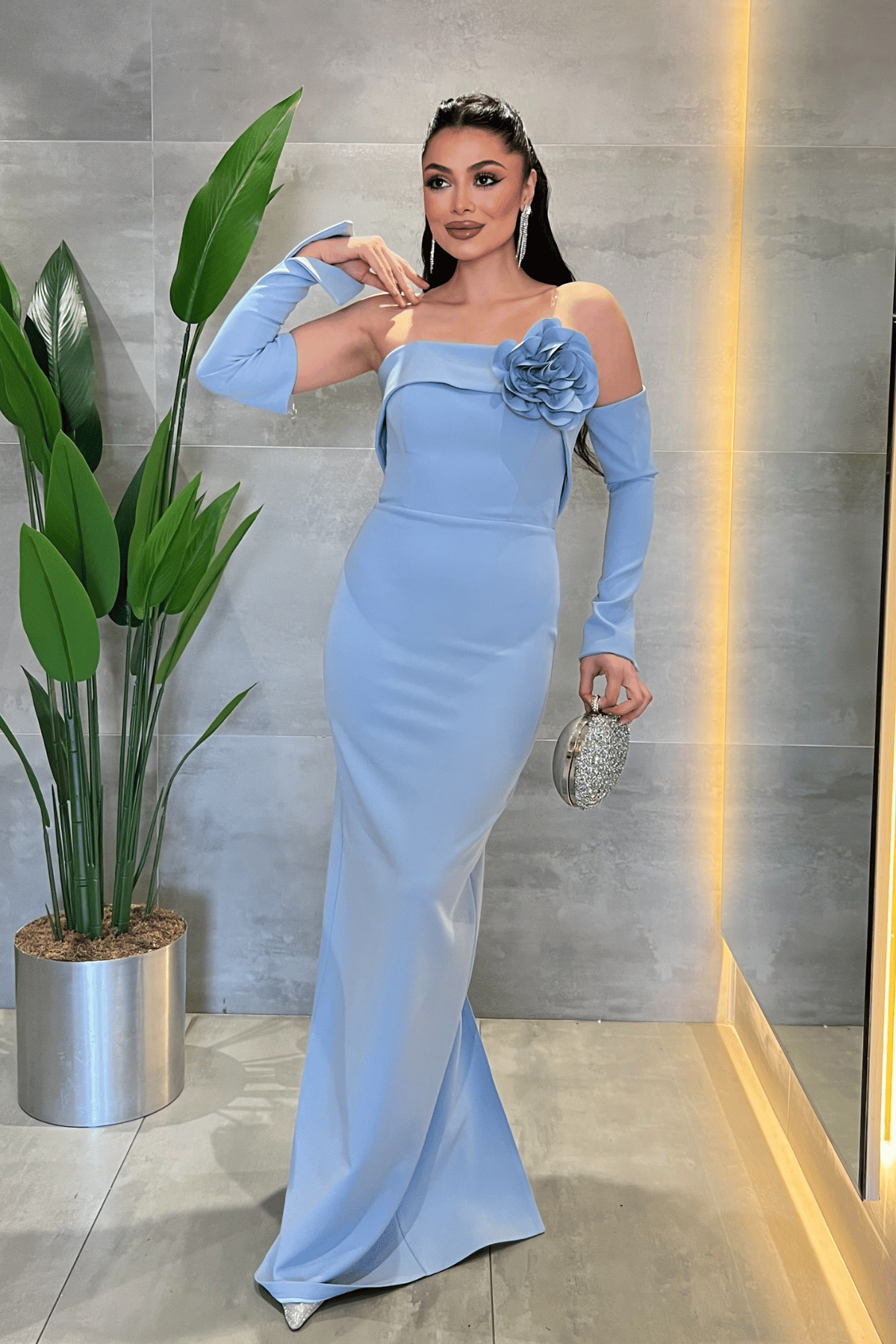 Atlas Kumaş Straplez Eldiven Detaylı Elbise - BEBE MAVİSİ