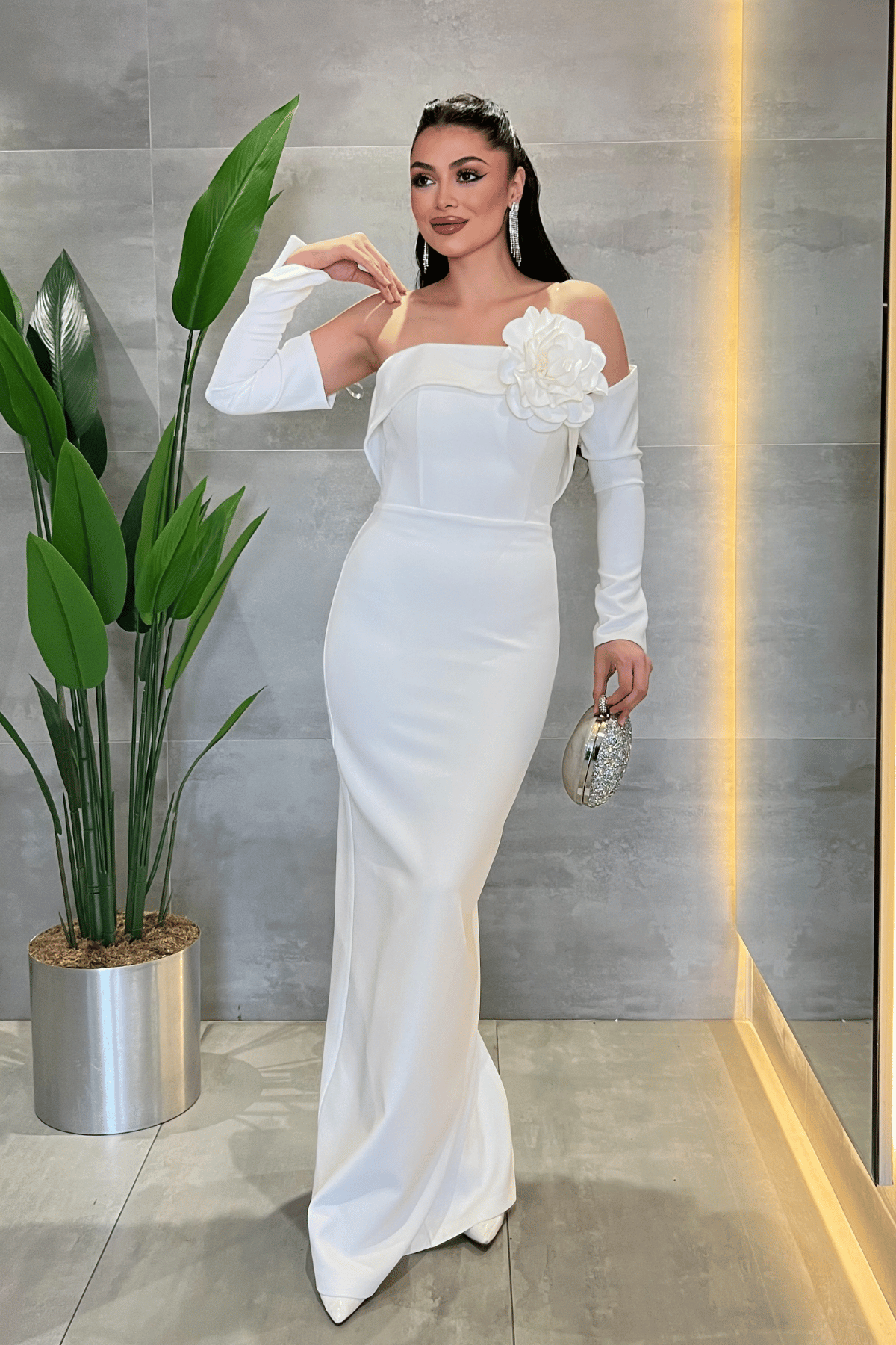 Atlas Kumaş Straplez Eldiven Detaylı Elbise - BEYAZ