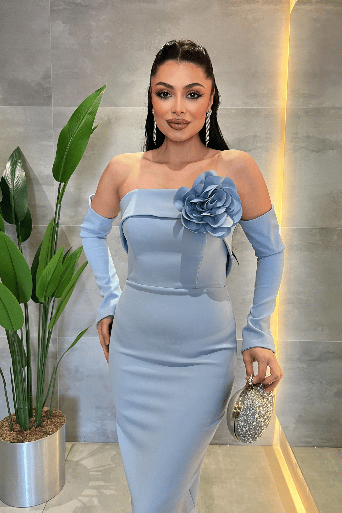 Atlas Kumaş Straplez Eldiven Detaylı Elbise - BEBE MAVİSİ