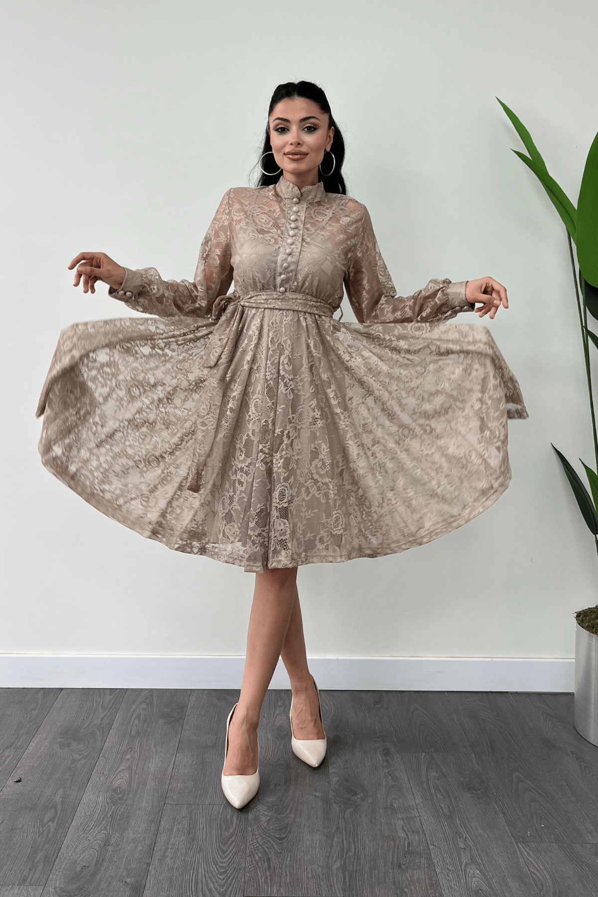 Dantel Kumaş Düğme Detaylı Mini Elbise - KREM