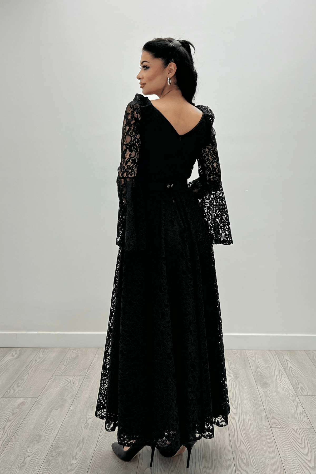 Dantel Kumaş Kolları Volan Detaylı - SİYAH