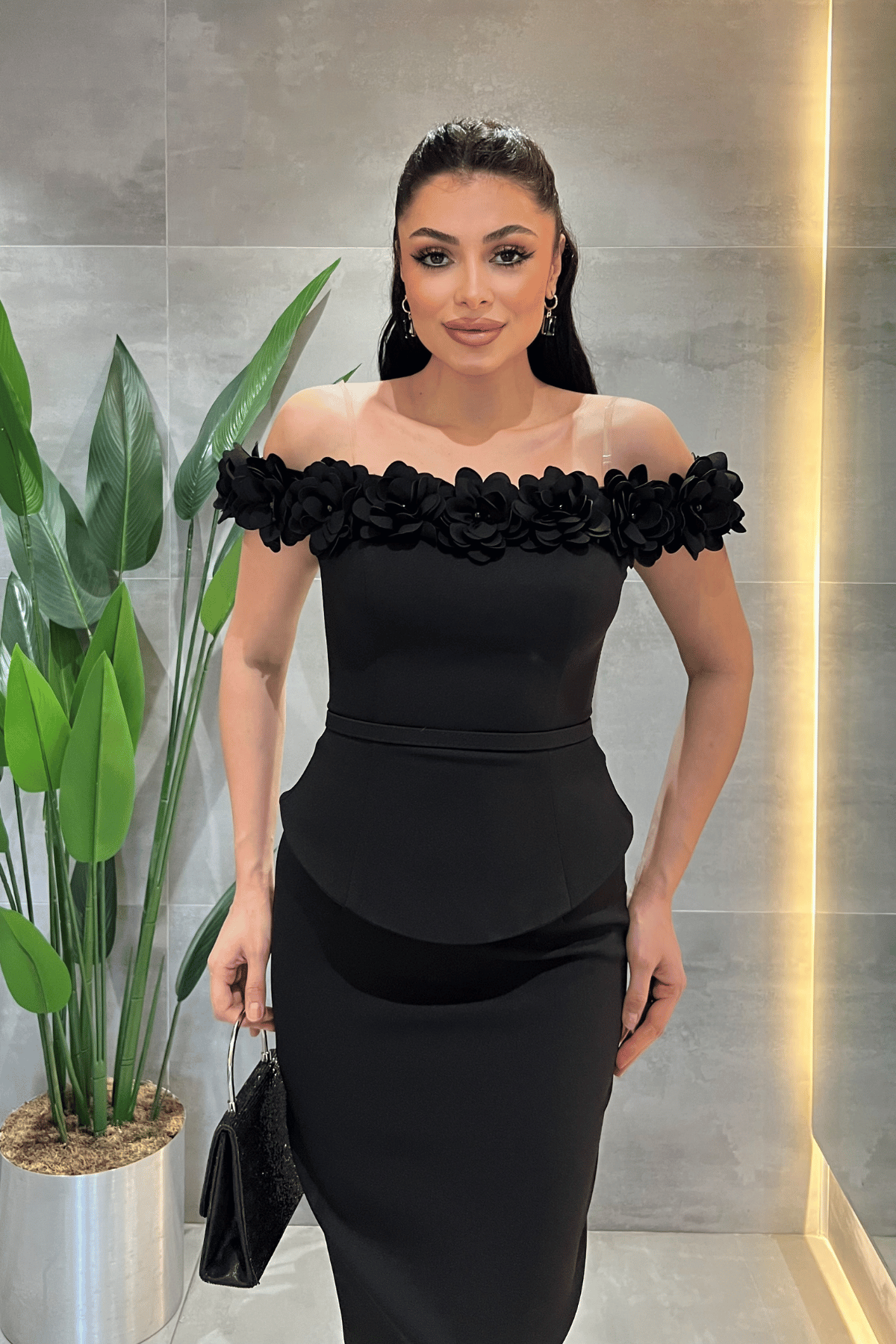 Double Kumaş Çiçek Detaylı Kalem Elbise - SİYAH