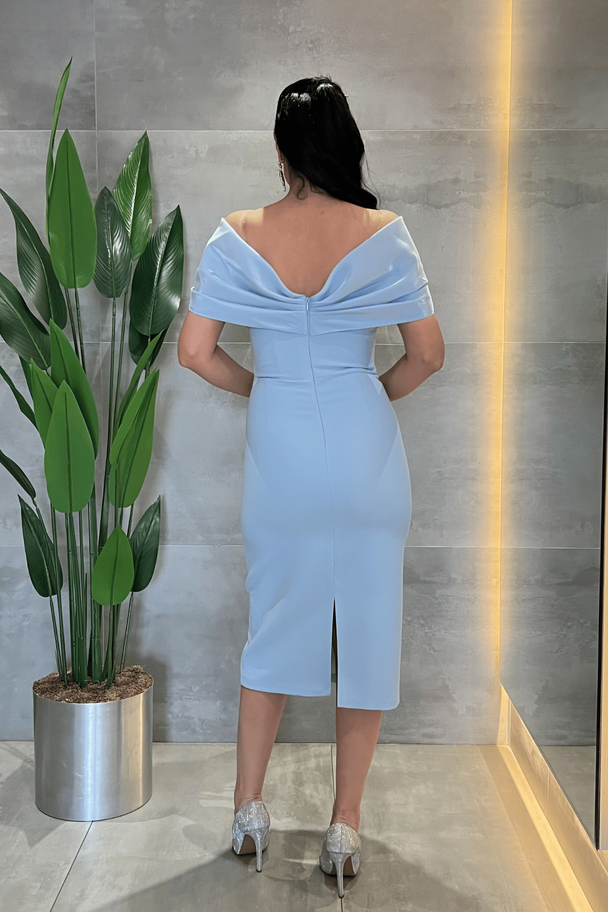 Double Kumaş Taş Detaylı Kayık Yaka Kalem Elbise - BEBE MAVİSİ