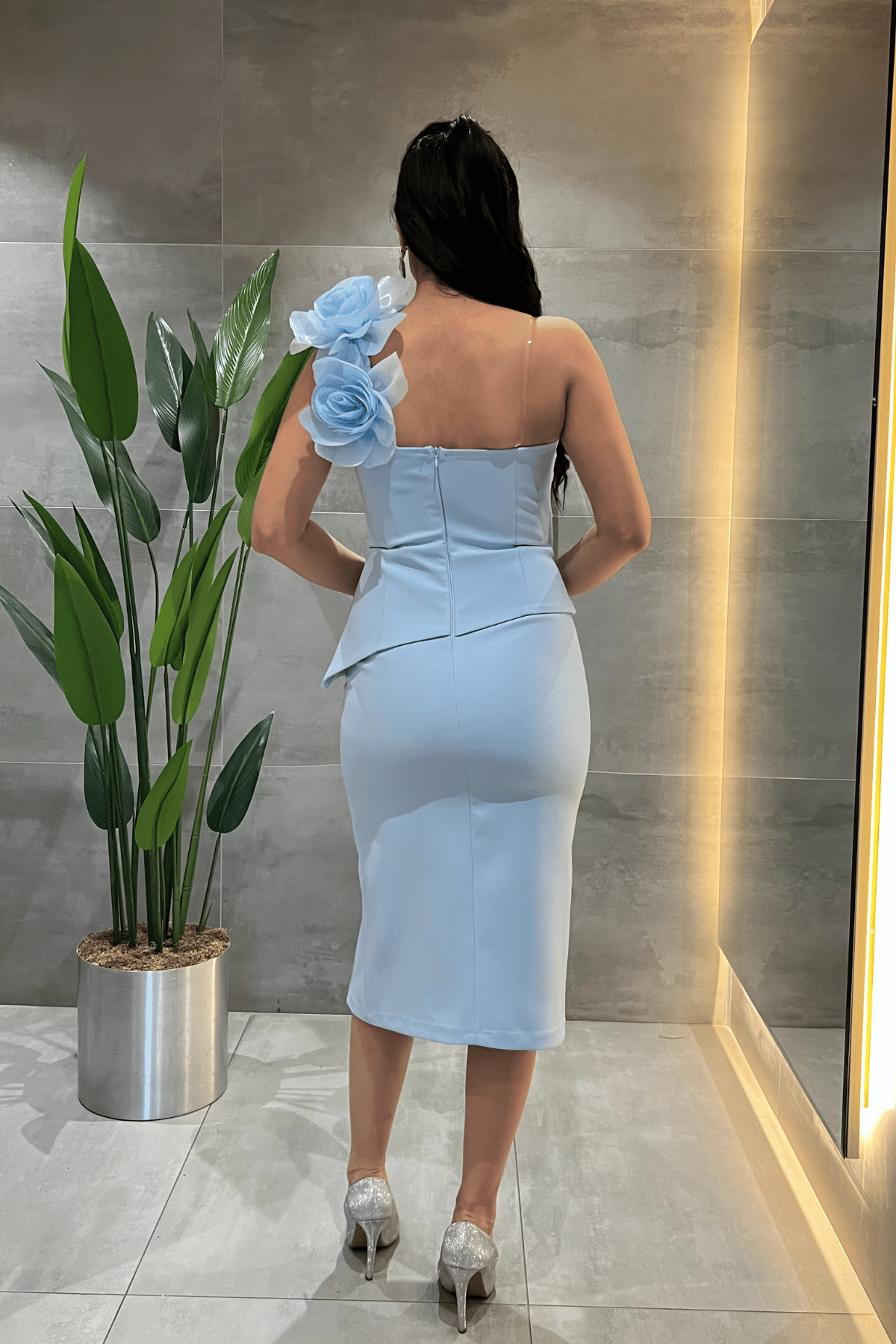 Double Kumaş Tek Kol Gül Detaylı Kalem Elbise - BEBE MAVİSİ