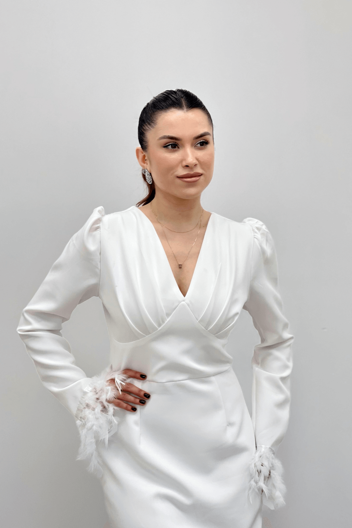 Double Kumaş V Yaka Kolları Tüy Detaylı Kalem Abiye Elbise - BEYAZ