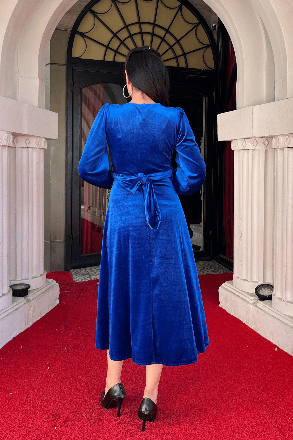 Kadife Kumaş V Yaka Midi Elbise - SAKS MAVİ