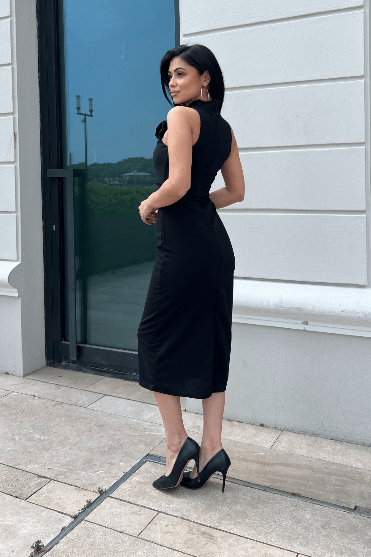 Krep Kumaş Büzgü Detaylı Sıfır Kol Kalem Elbise - SİYAH