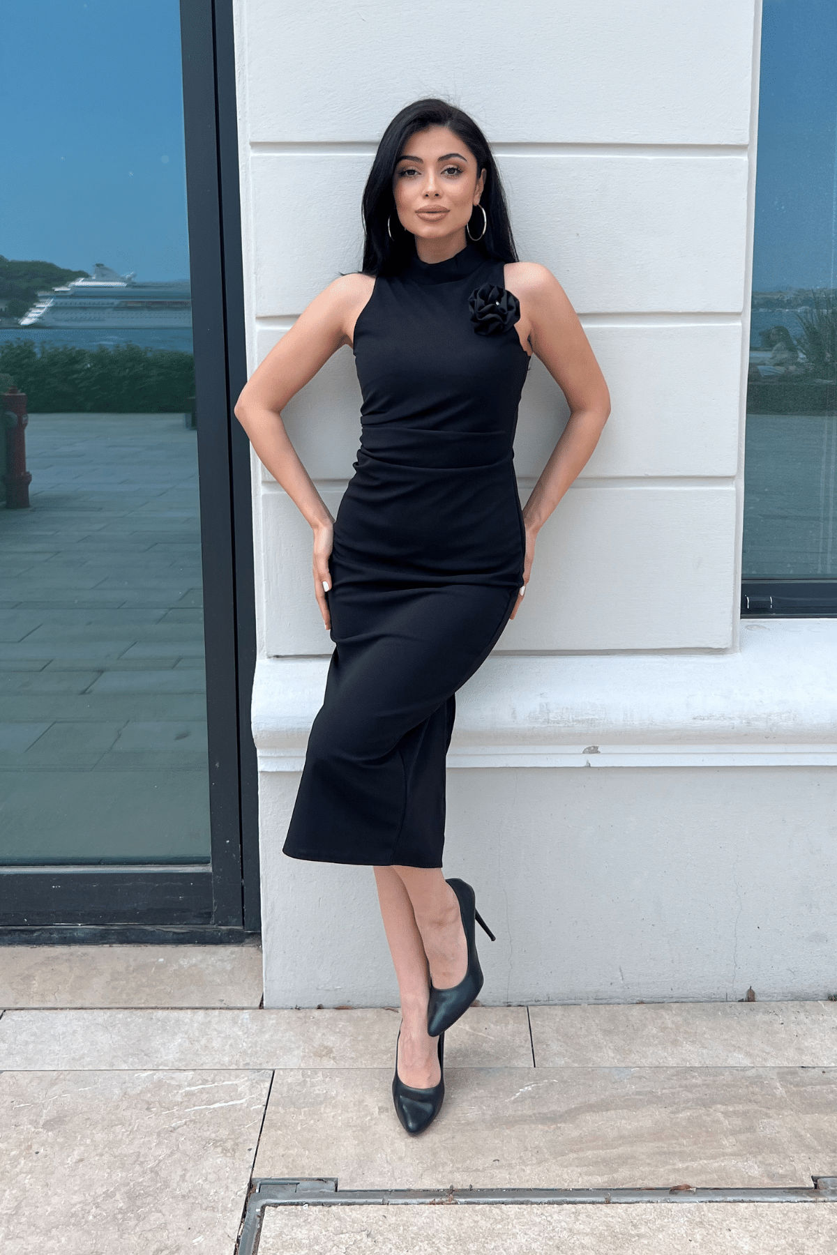 Krep Kumaş Büzgü Detaylı Sıfır Kol Kalem Elbise - SİYAH