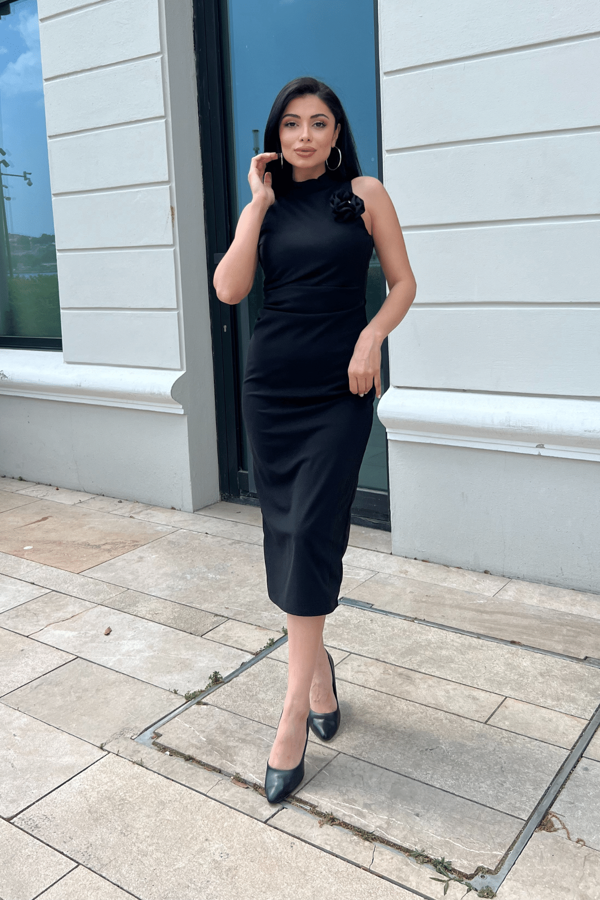 Krep Kumaş Büzgü Detaylı Sıfır Kol Kalem Elbise - SİYAH