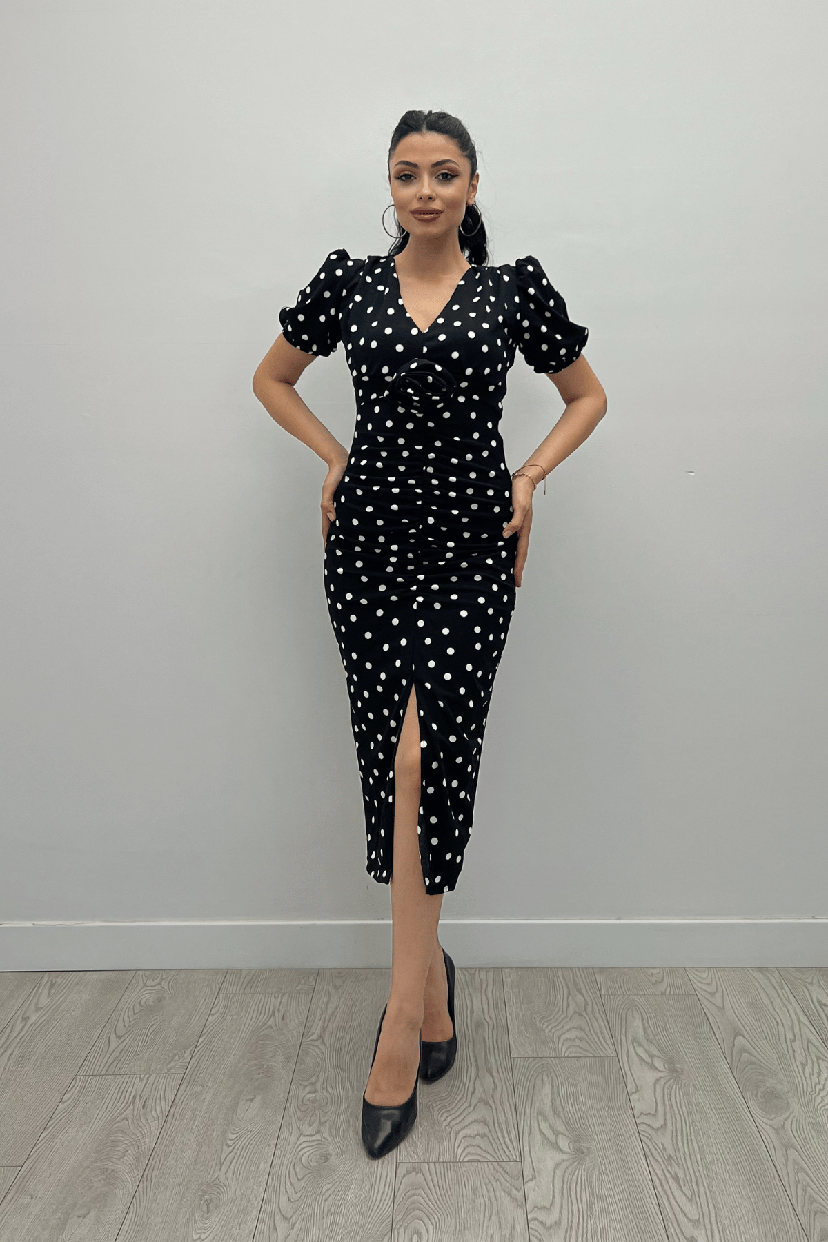 Krep  Kumas Büzgü Gül Detaylı Kalem Elbise - SİYAH