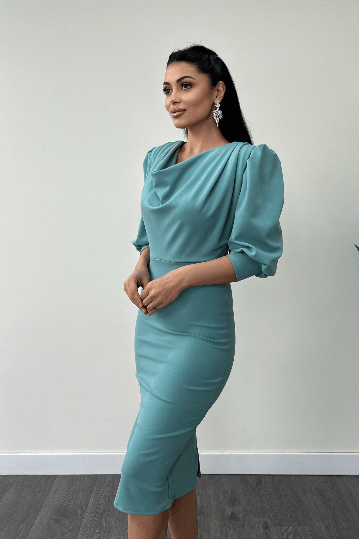 Krep Kumaş Degaje Yaka Kalem Elbise - MİNT YEŞİLİ