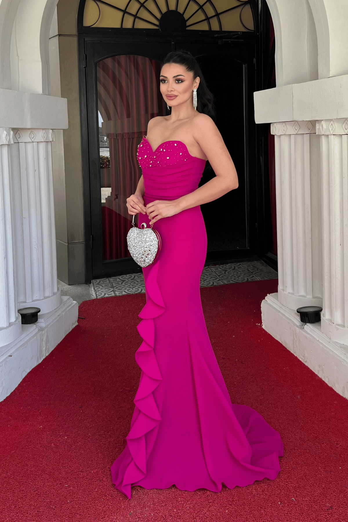 Krep Kumaş İncili Volan Detaylı Straplez Balık Elbise - FUŞYA