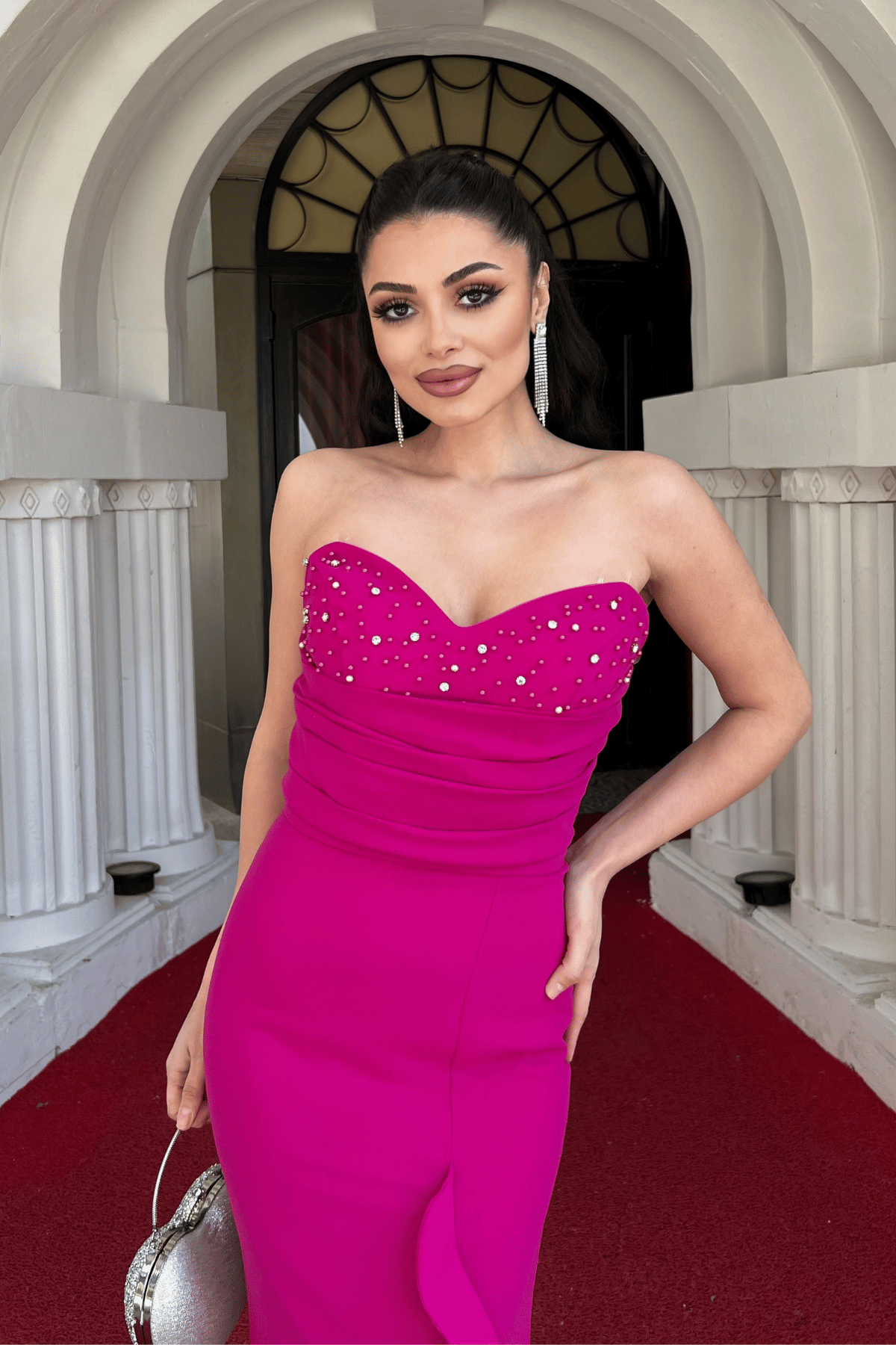 Krep Kumaş İncili Volan Detaylı Straplez Balık Elbise - FUŞYA