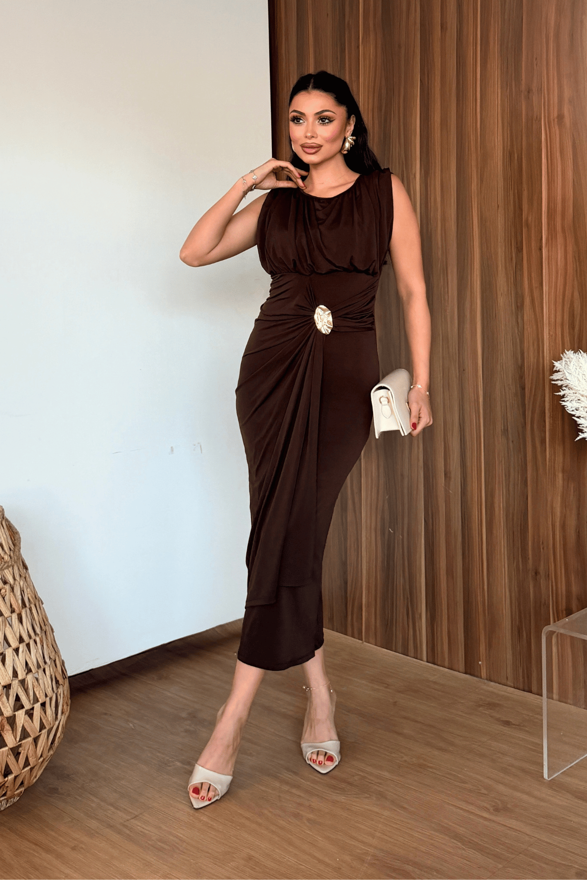 Sandy Kumaş Büzgü Detaylı Elbise - KAHVERENGİ