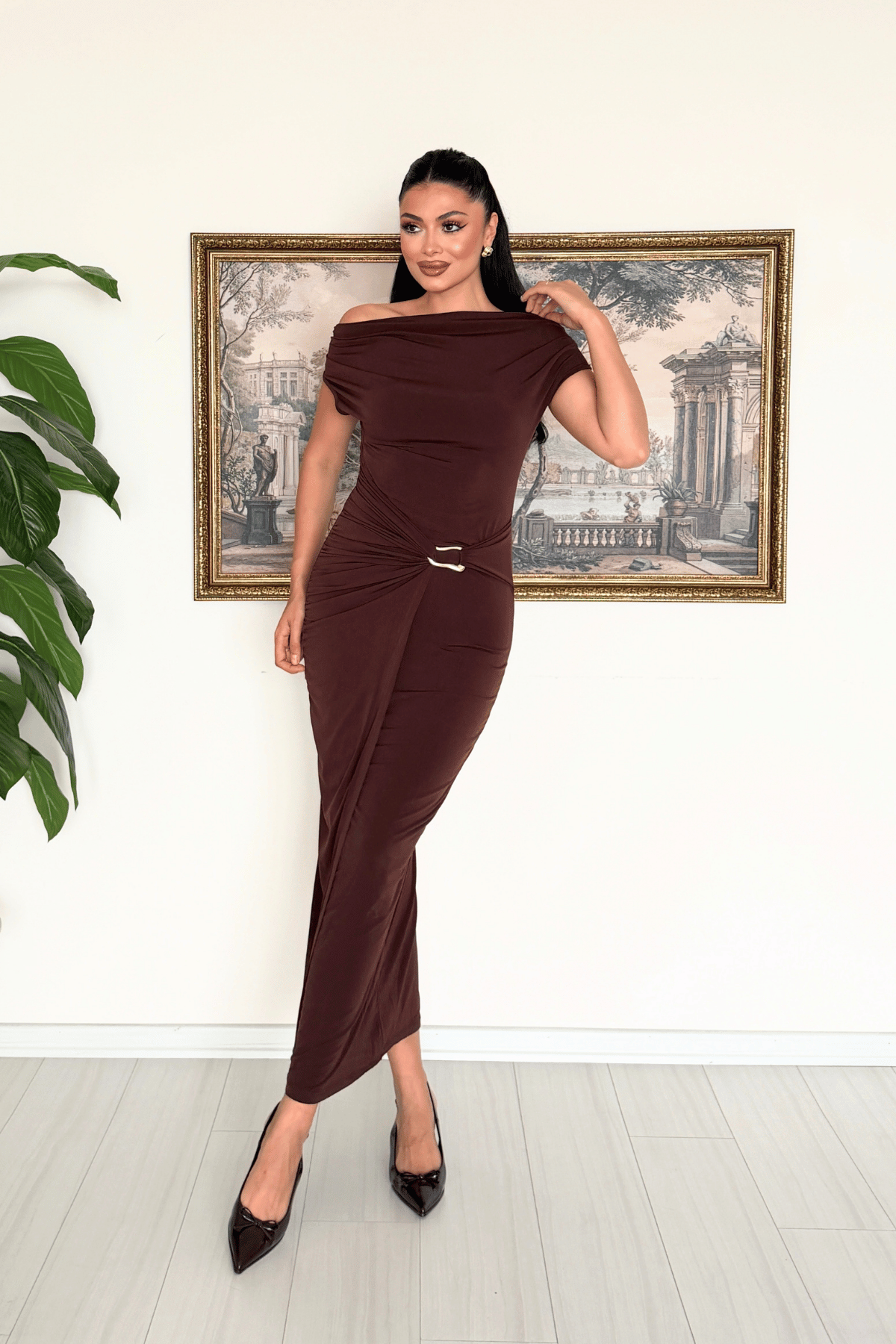 Sandy Kumaş Toka Detaylı Elbise - KAHVERENGİ