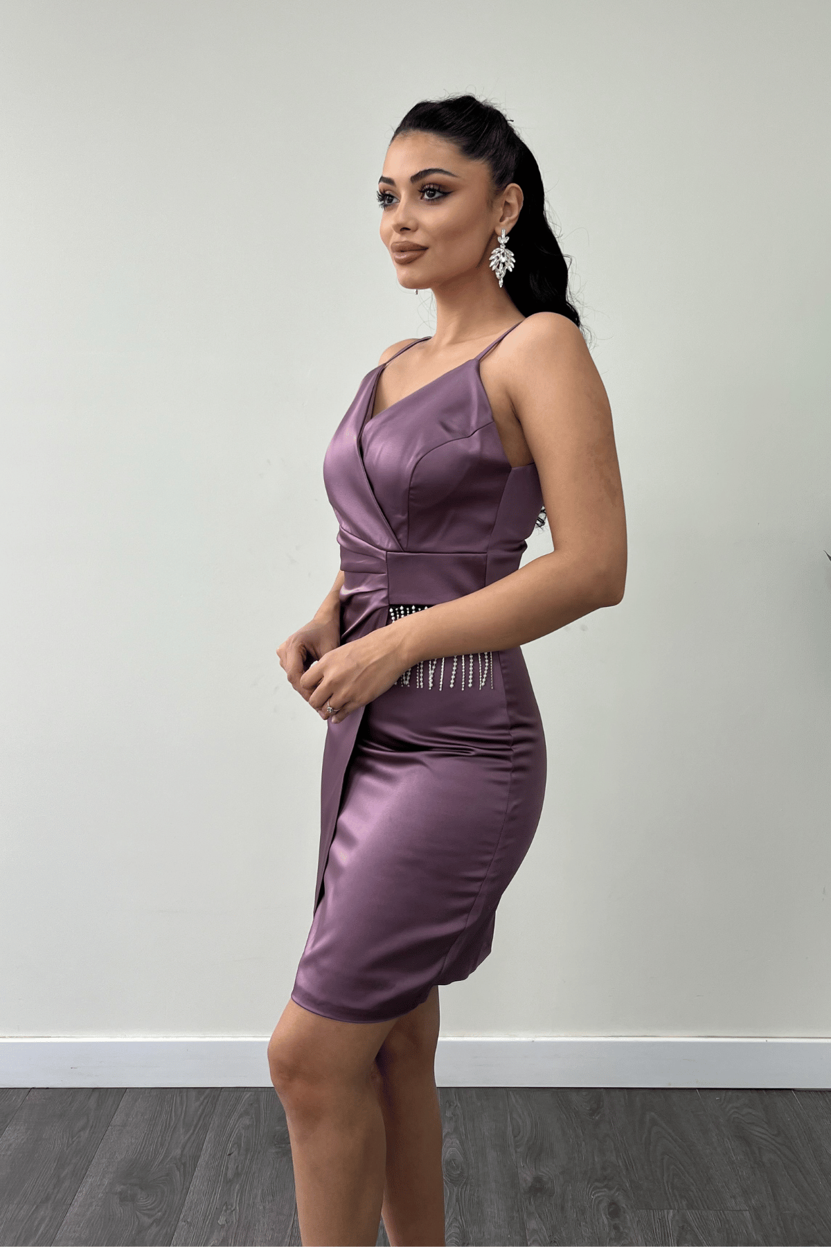 Saten Kumaş Boncuk Detaylı Elbise - LİLA