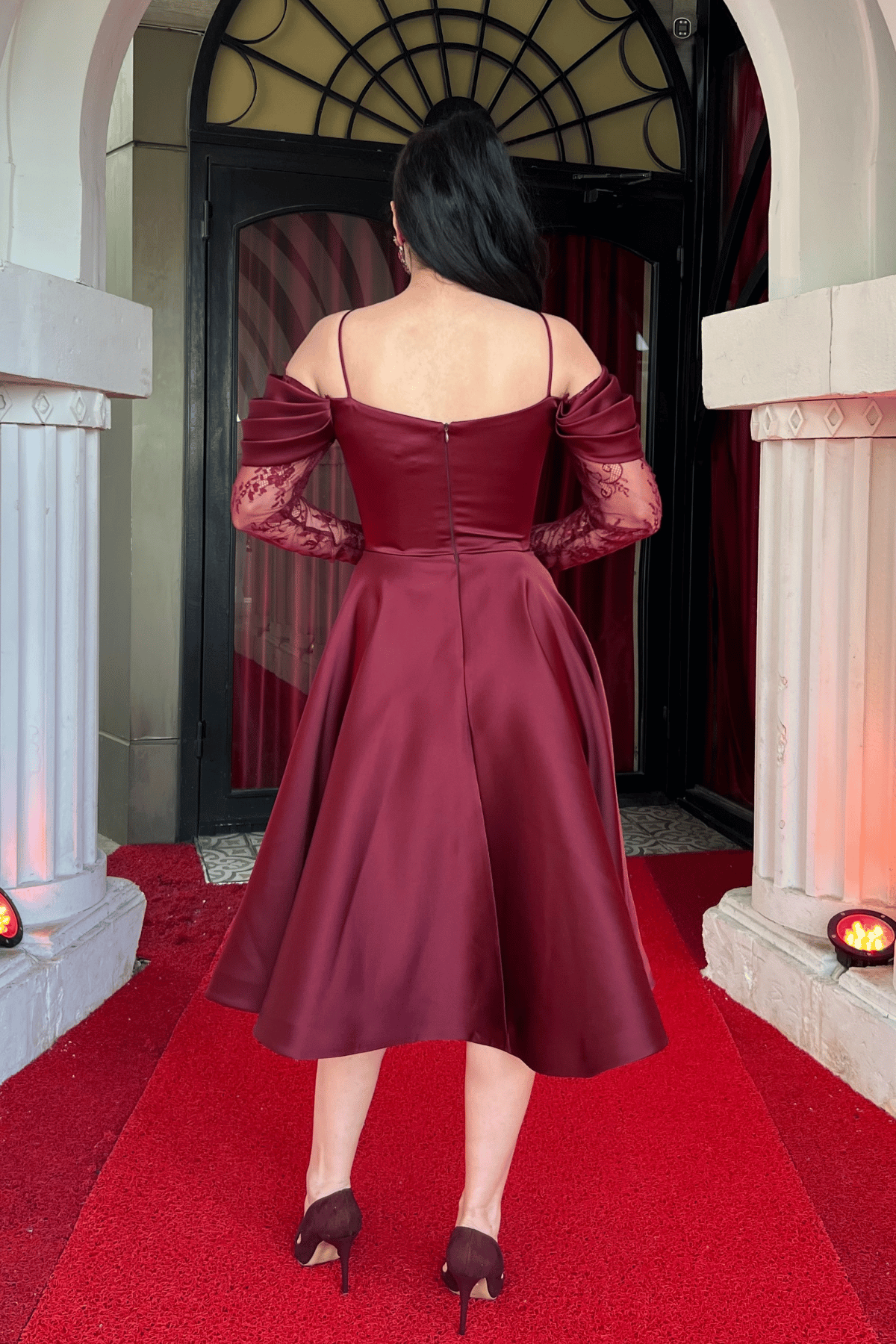 Saten Kumaş Degaje Yaka Dantel Detaylı Midi Elbise - BORDO