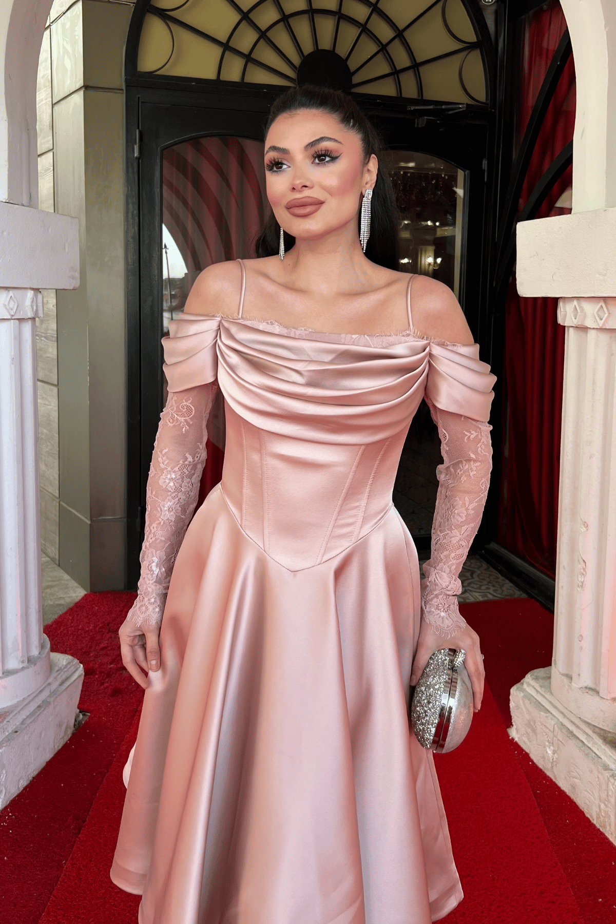 Saten Kumaş Degaje Yaka Dantel Detaylı Midi Elbise - PUDRA