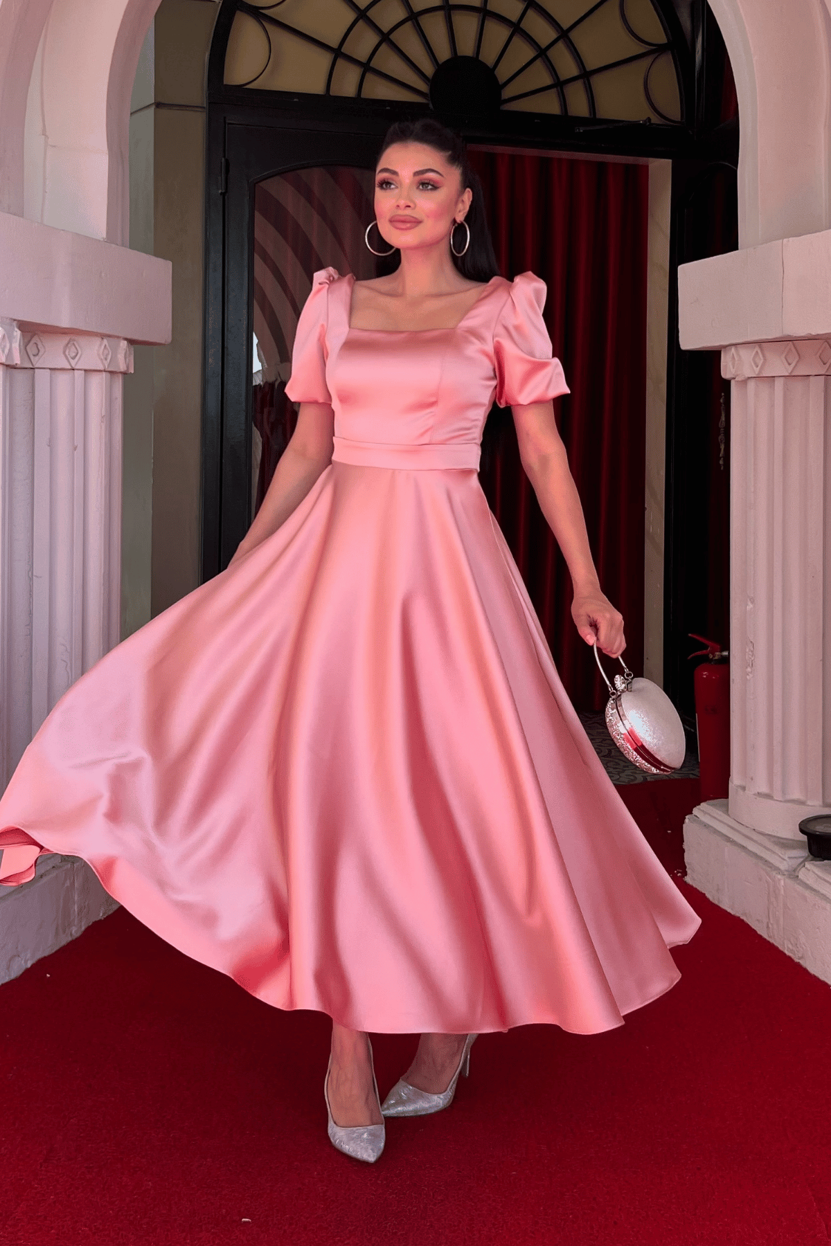 Saten Kumaş Kare Yaka Balon Kol Midi Elbise - PUDRA