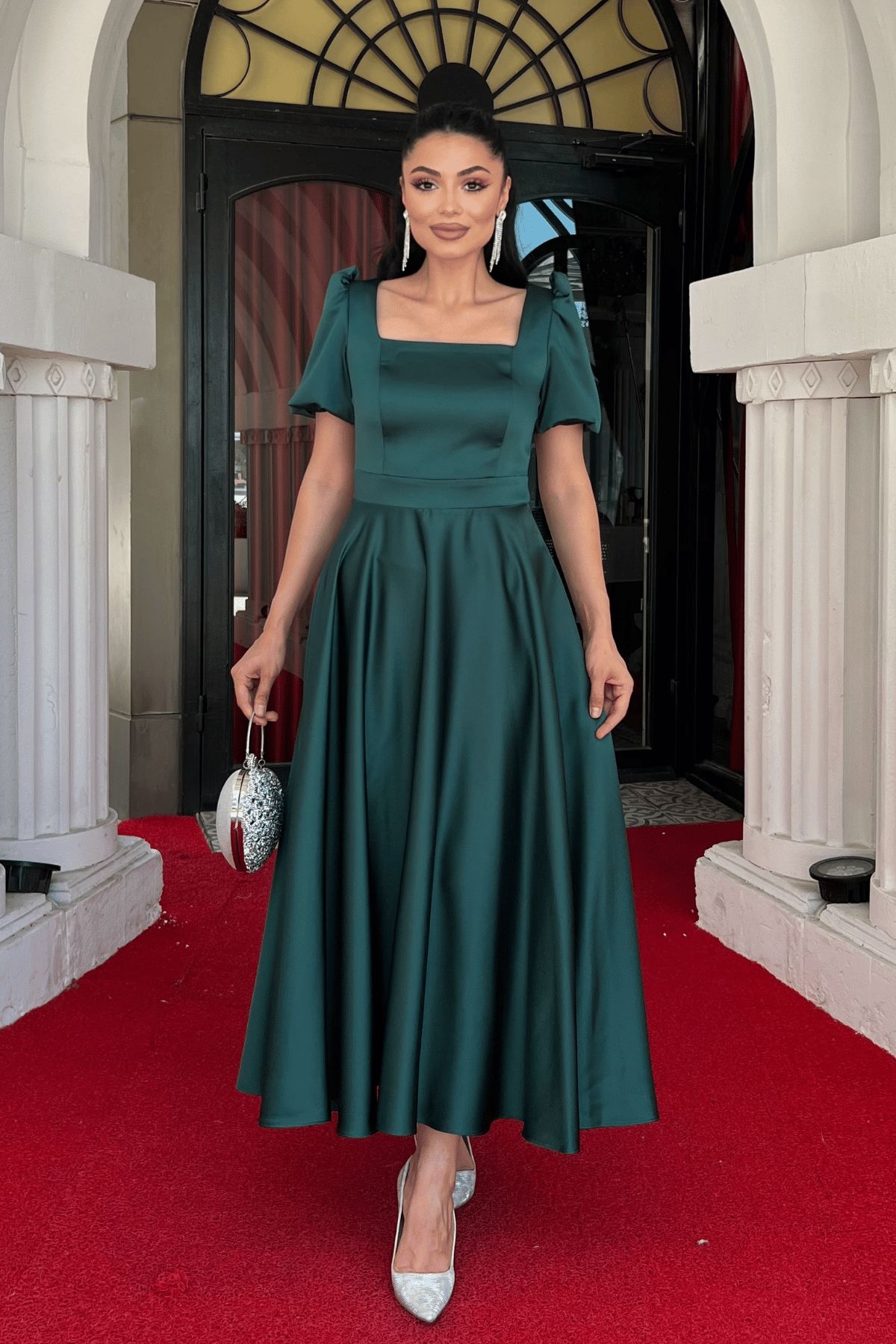 Saten Kumaş Kare Yaka Balon Kol Midi Elbise - ZÜMRÜT YEŞİL