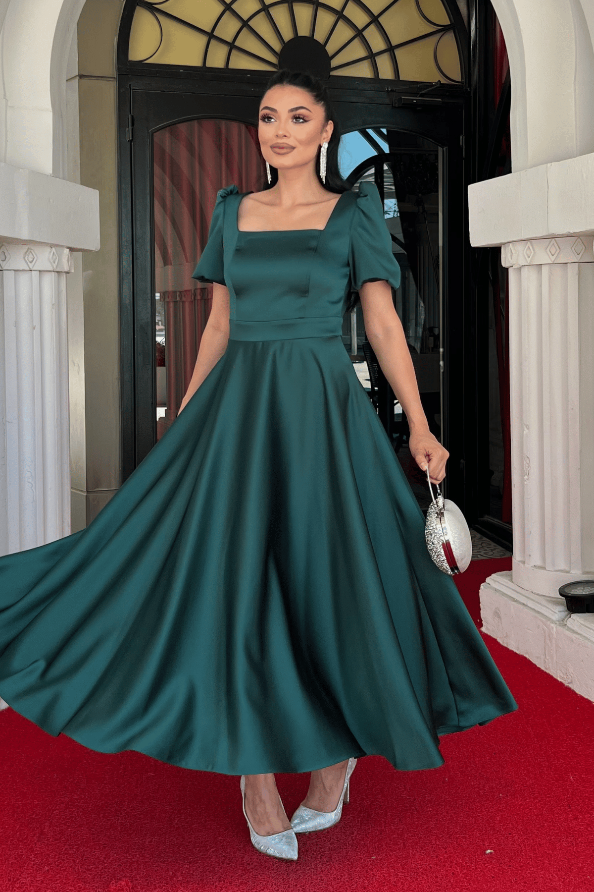 Saten Kumaş Kare Yaka Balon Kol Midi Elbise - ZÜMRÜT YEŞİL