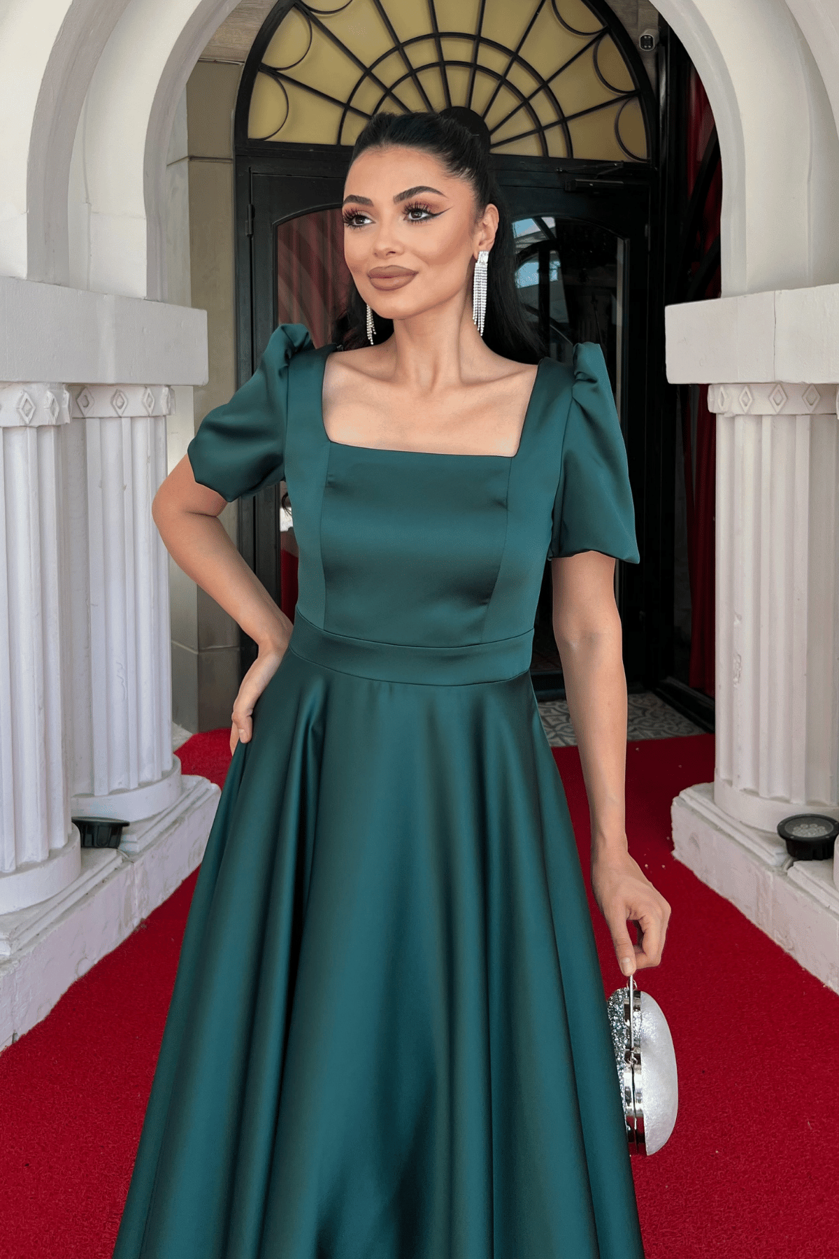 Saten Kumaş Kare Yaka Balon Kol Midi Elbise - ZÜMRÜT YEŞİL