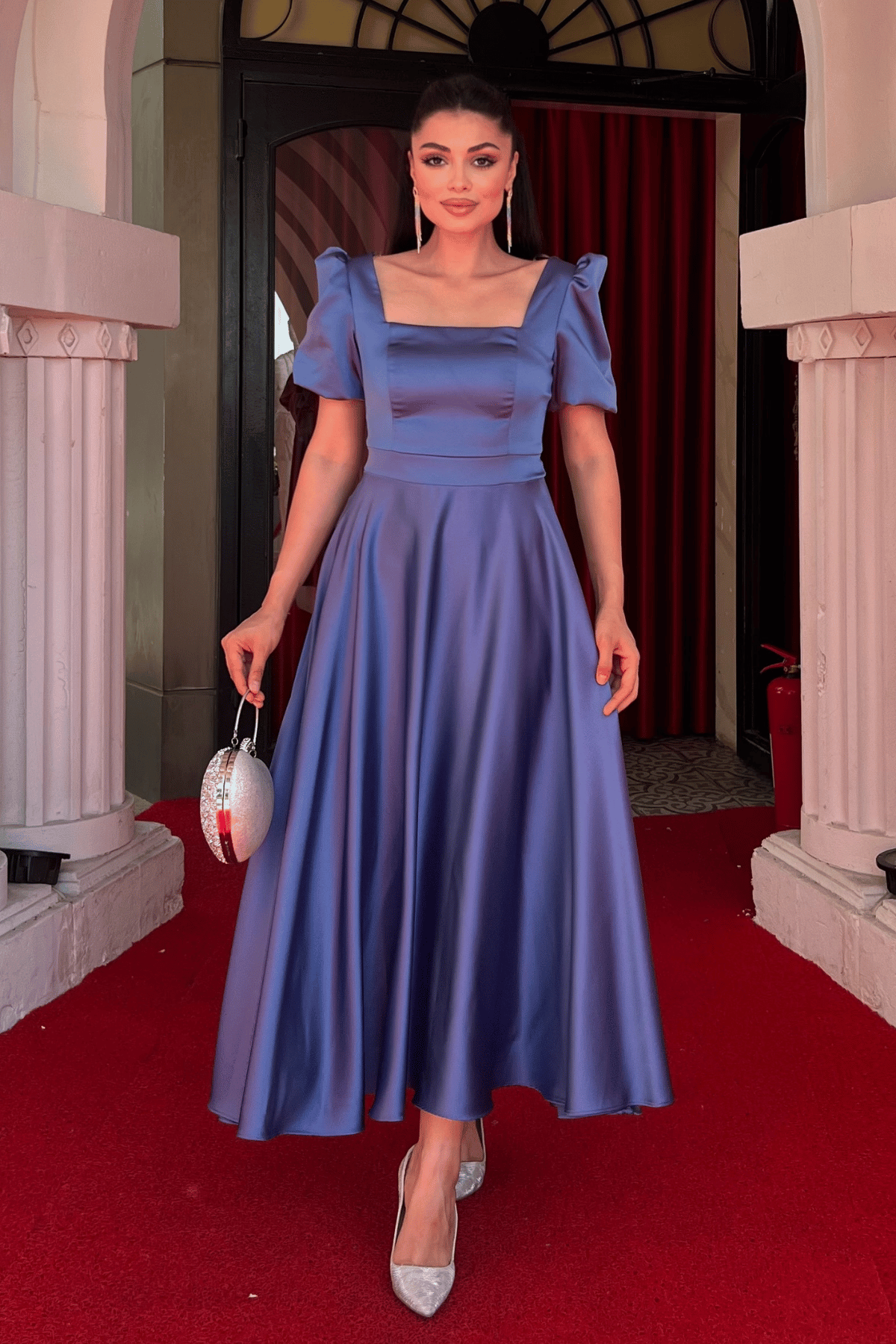 Saten Kumaş Kare Yaka Balon Kol Midi Elbise - İNDİGO MAVİ