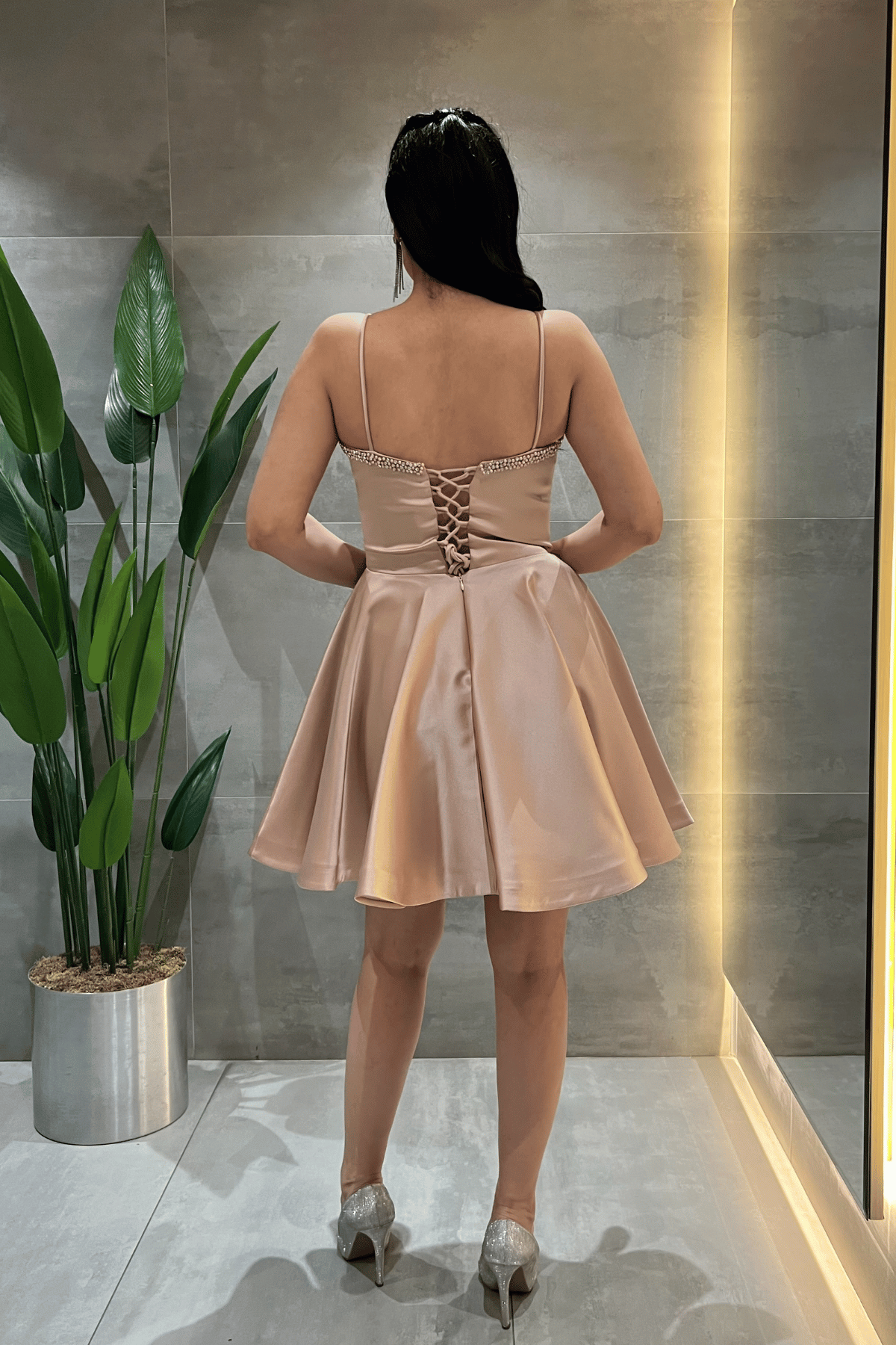 Saten Kumaş Taş Detaylı Mini Elbise - KREM
