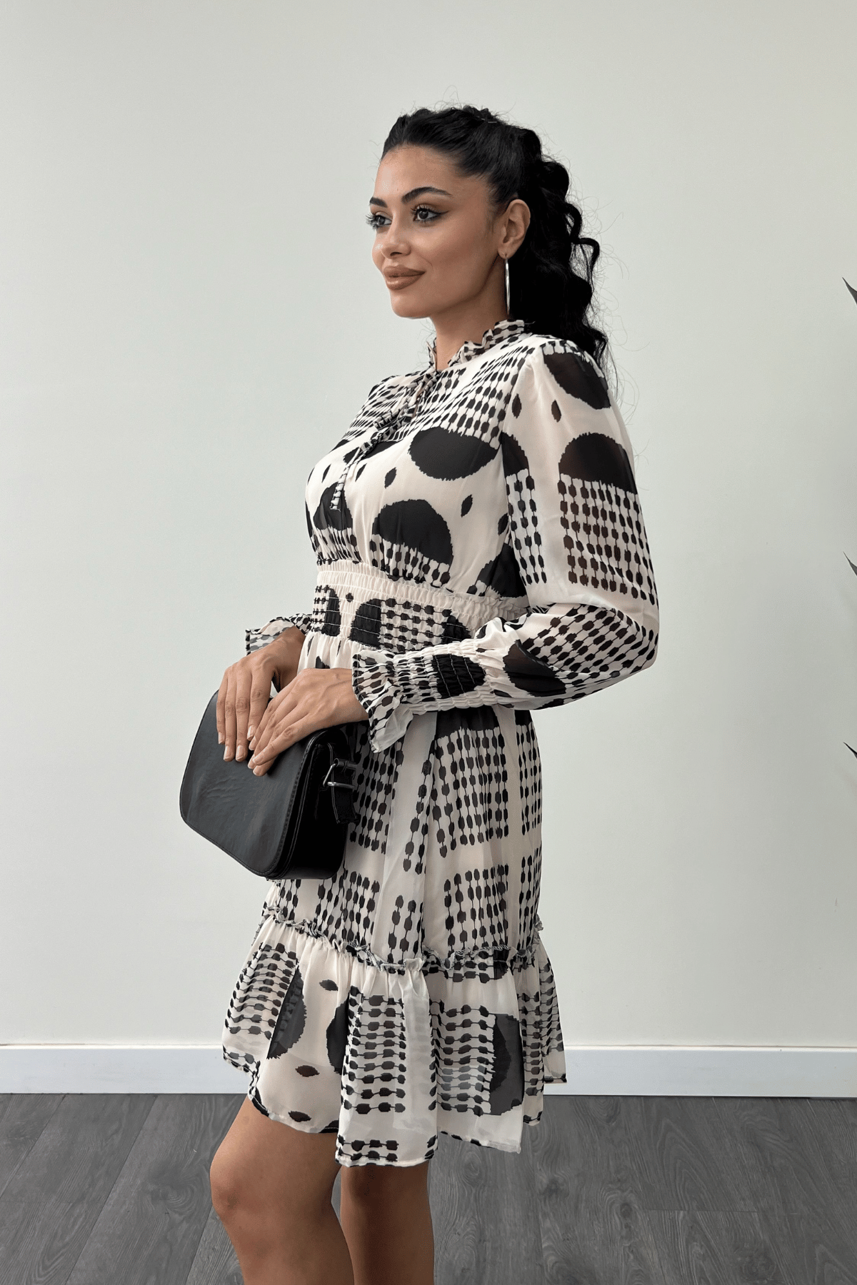 Şifon Kumaş Beli Lastik Detaylı Mini Elbise - KREM