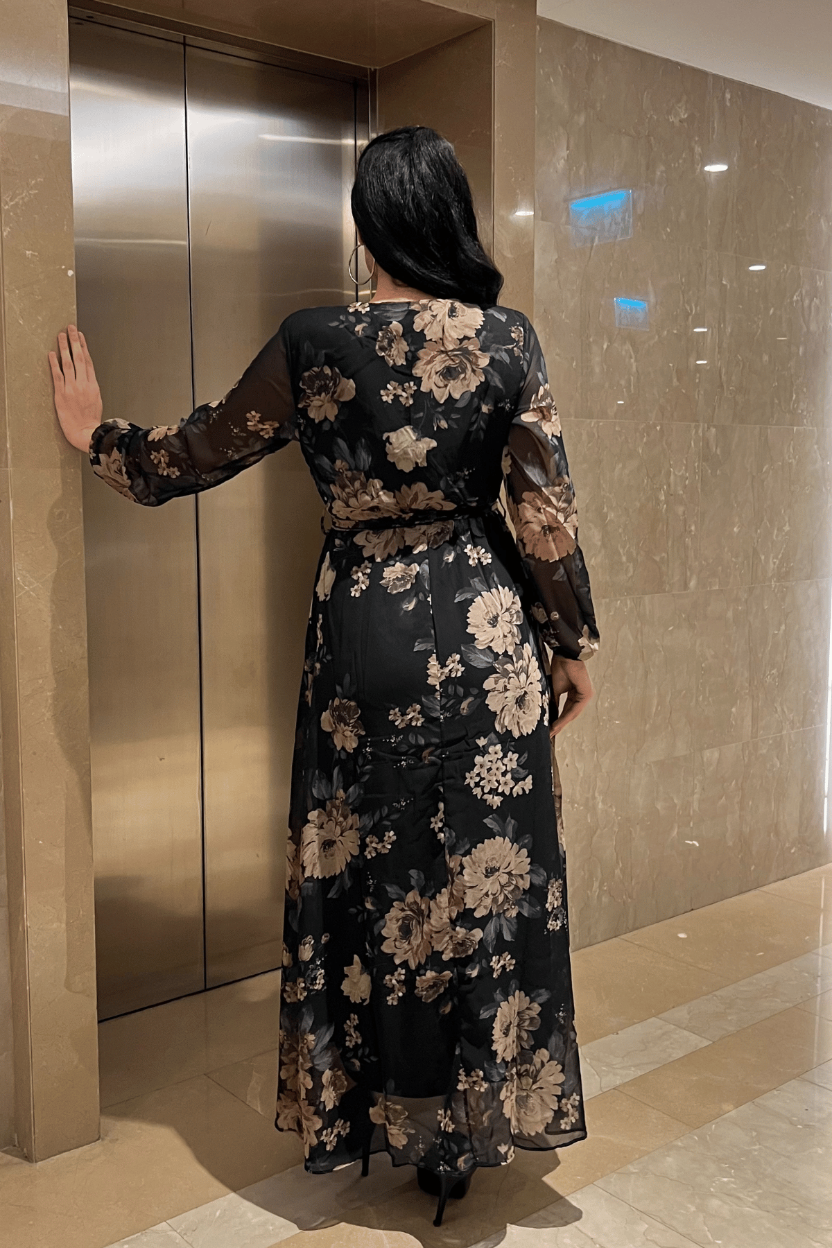 Şifon Kumaş Beli Lastikli Elbise - KAHVERENGİ