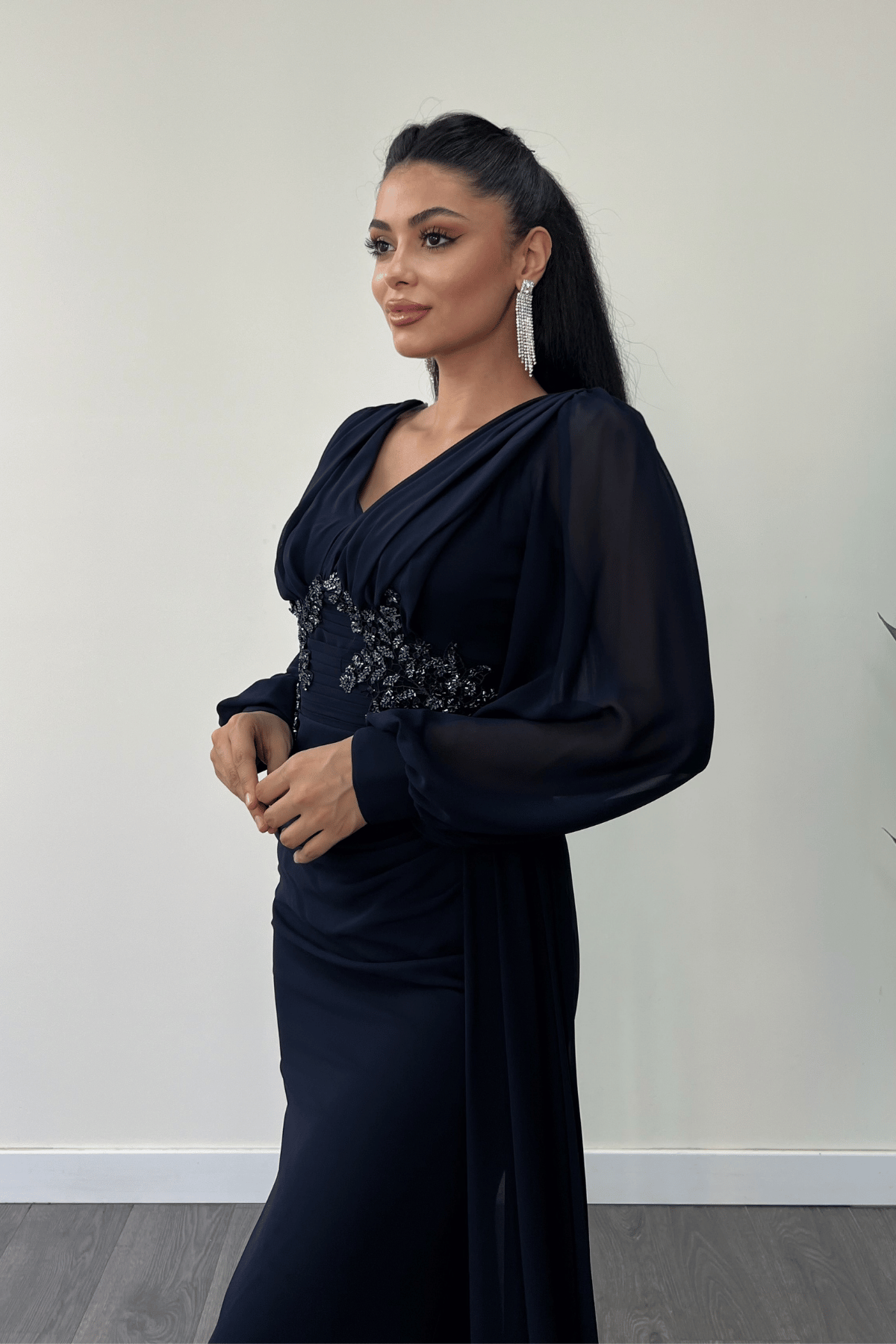 Şifon Kumaş Boncuk İşlemeli Şal Detaylı Abiye Elbise - LACİVERT