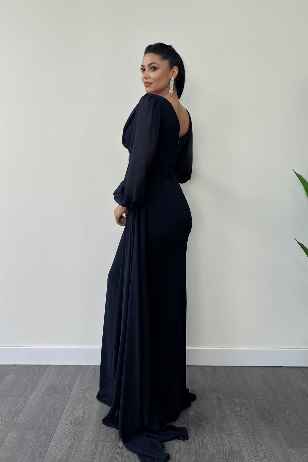 Şifon Kumaş Boncuk İşlemeli Şal Detaylı Abiye Elbise - LACİVERT