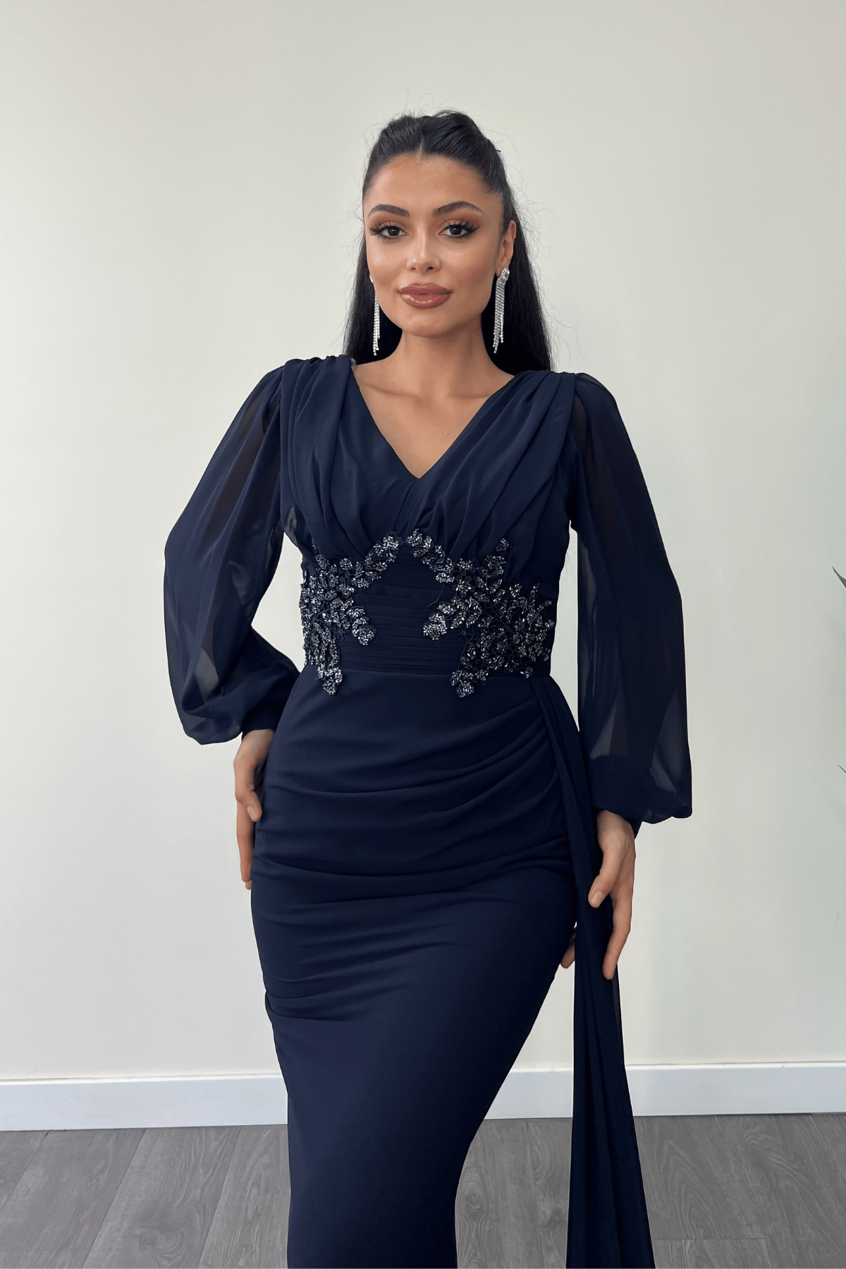 Şifon Kumaş Boncuk İşlemeli Şal Detaylı Abiye Elbise - LACİVERT