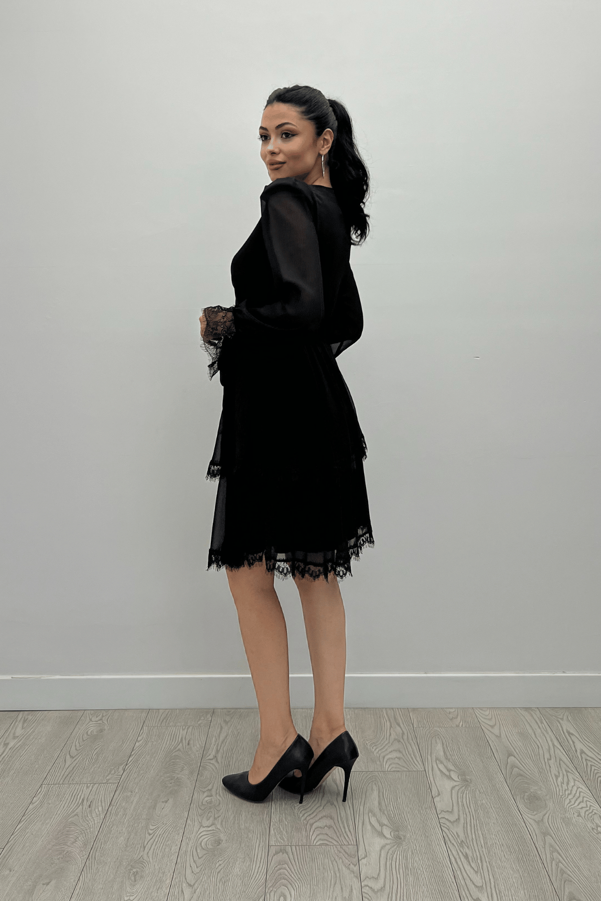 Sifon Kumaş Kruvaze Yaka Mini Elbise - SİYAH