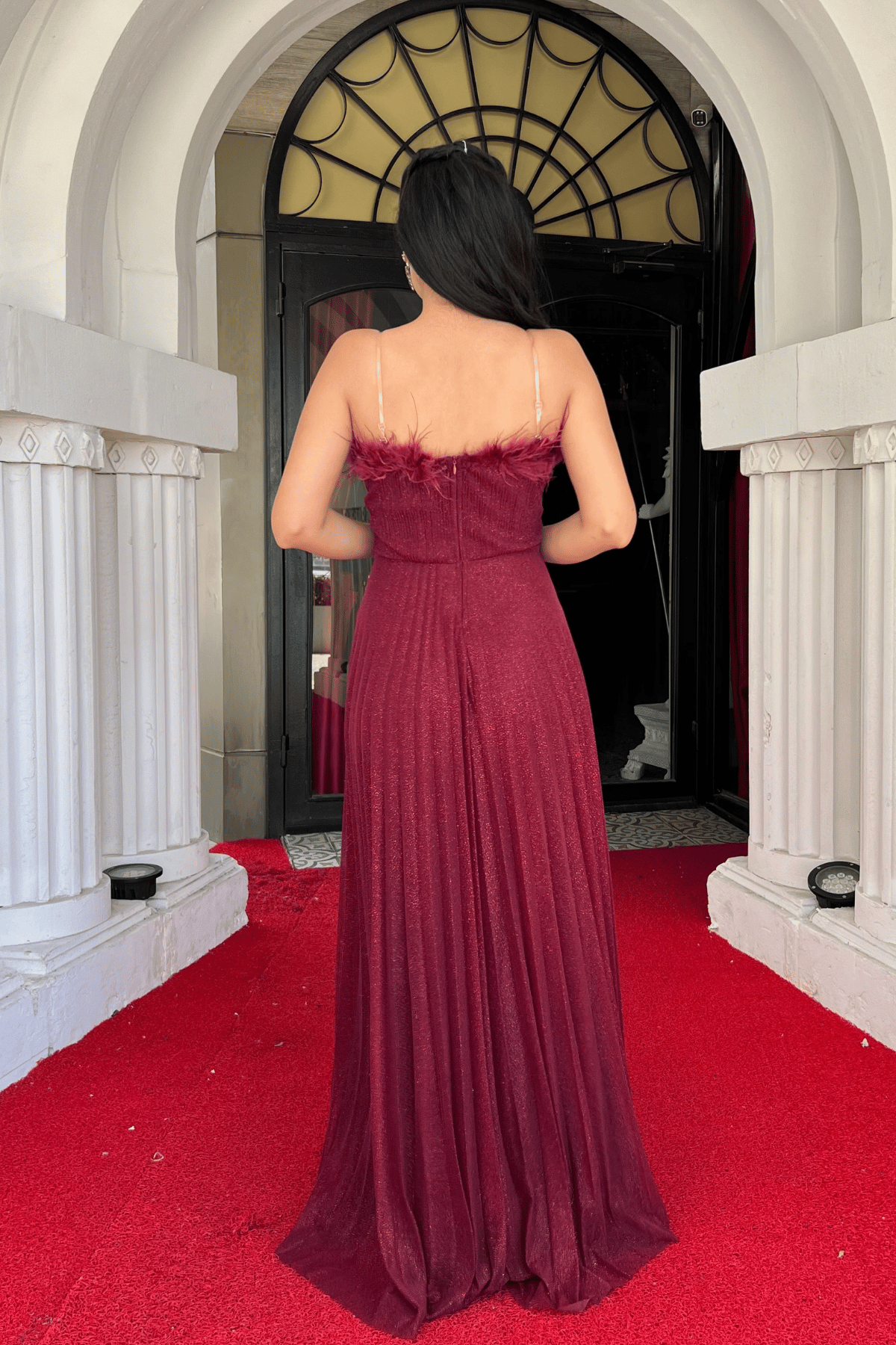 Simli Tül Kumaş Yaka Otriş Plise Detaylı Abiye Elbise - BORDO