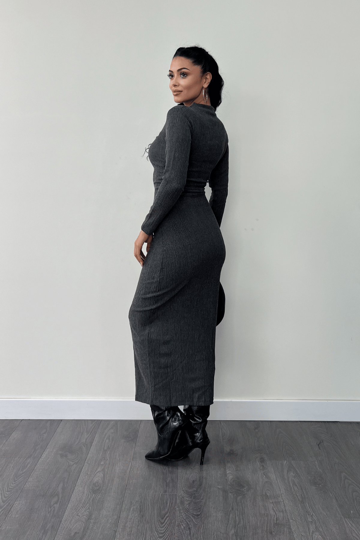 Triko Dokuma Kumaş Büzgü Detaylı Elbise - GRİ