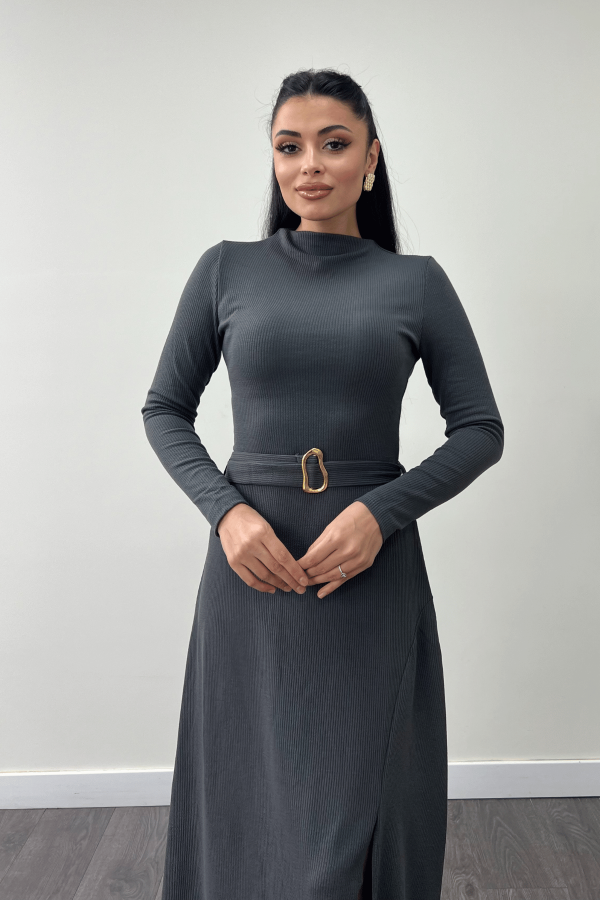 Triko Kumaş Kemer Detaylı Elbise - GRİ