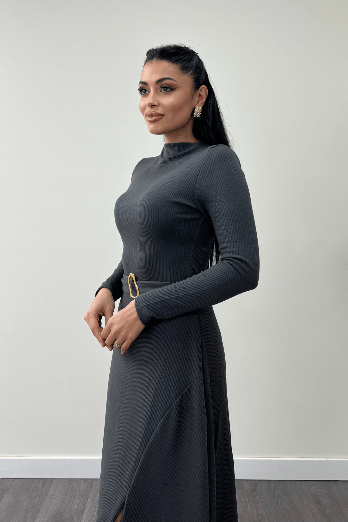 Triko Kumaş Kemer Detaylı Elbise - GRİ