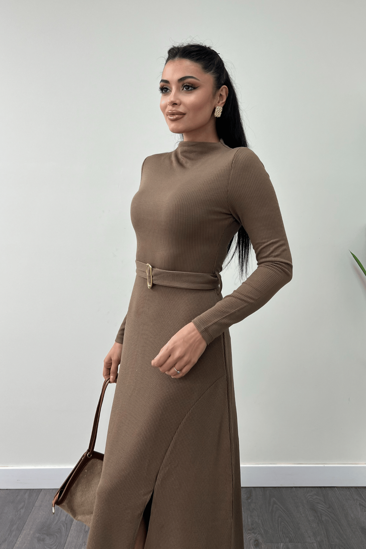 Triko Kumaş Kemer Detaylı Elbise - KAHVERENGİ