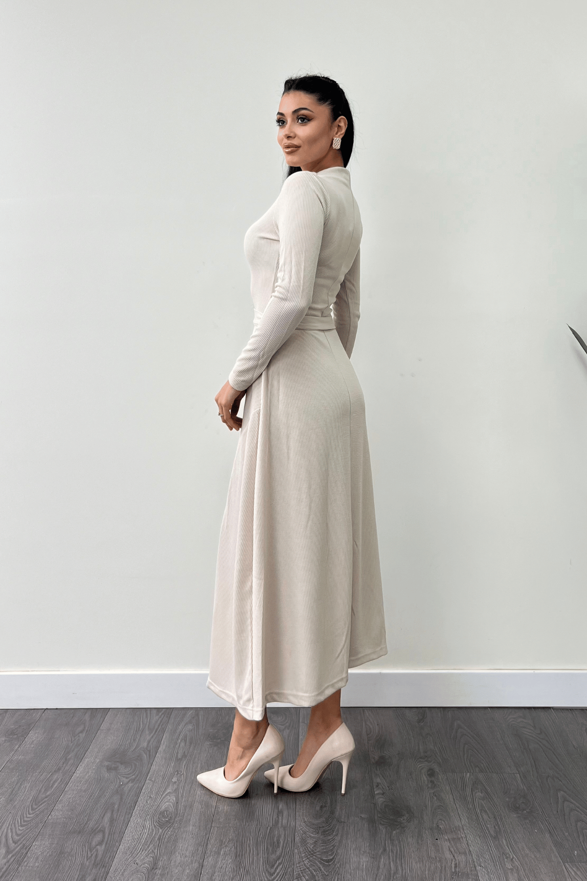 Triko Kumaş Kemer Detaylı Elbise - KREM