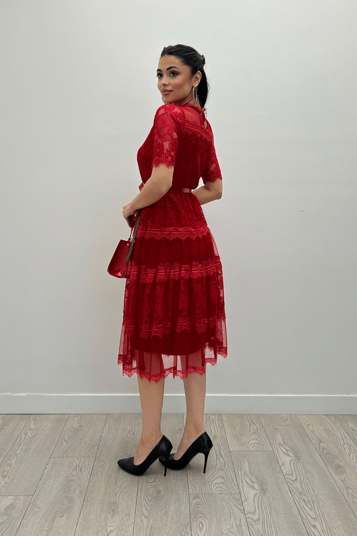 Tül Kumaş Dantel Detaylı Midi Elbise - KIRMIZI