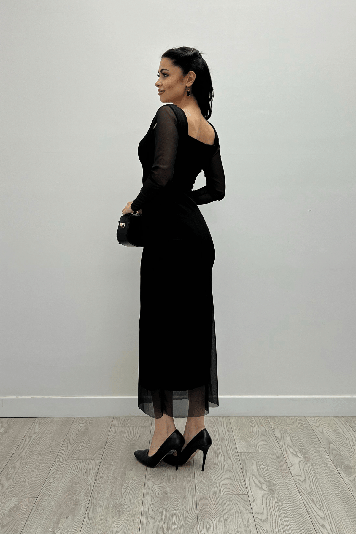 Tül Kumaş Kare Yaka Büzgü Detaylı Elbise - SİYAH