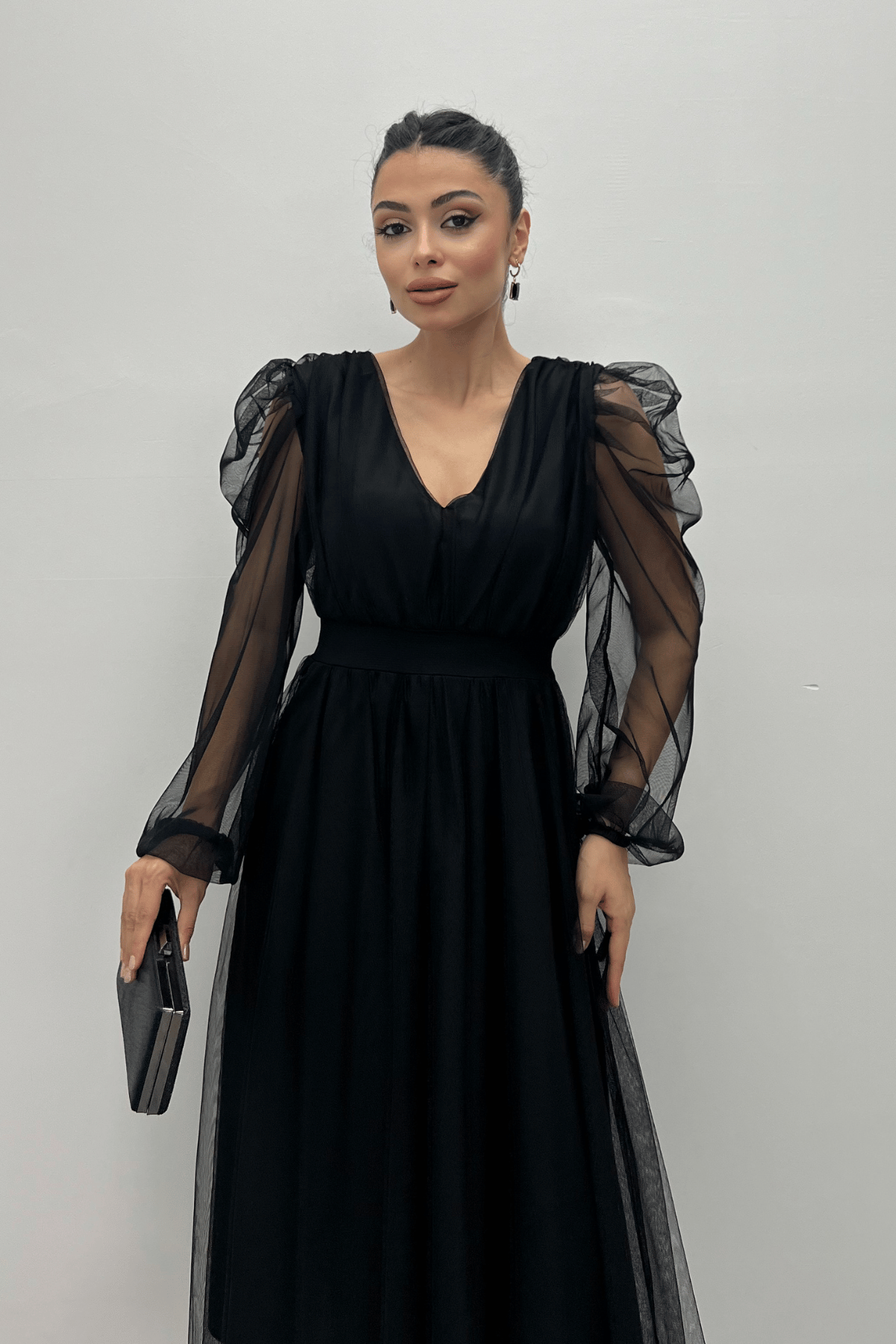 Tül Kumaş V Yaka Midi Detaylı Elbise - SİYAH