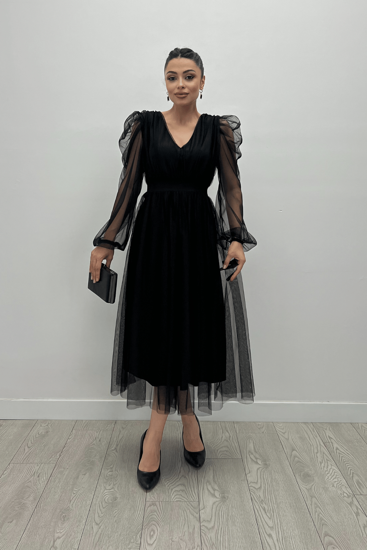 Tül Kumaş V Yaka Midi Detaylı Elbise - SİYAH